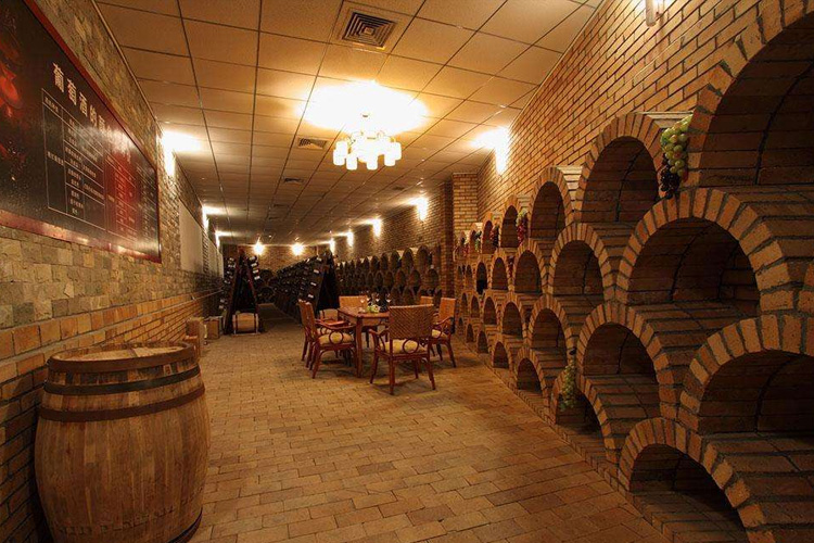 葡萄酒地窖.jpg